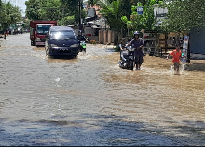 12 Jam Jalan Provinsi Terendam, Penyebab Banjir Cirebon Timur, Klep Sungai Cisanggarung Bocor