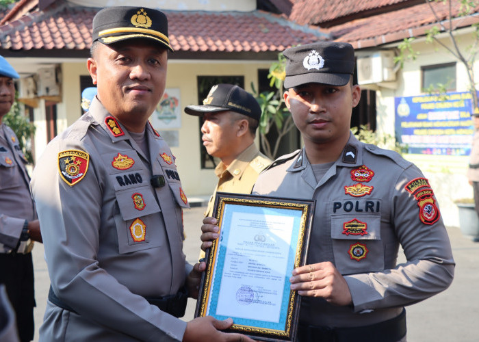 Berprestasi, Personel Polres Cirebon Kota Diberi Penghargaan