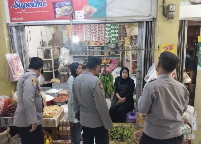 Cek Harga Sembako, Kapolsek Blusukan ke Pasar Tradisional