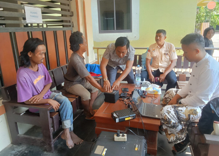 Tak Perlu Datang ke Balai Desa, Lansia dan ODGJ di Cirebon Dapat Layanan e-KTP Gratis