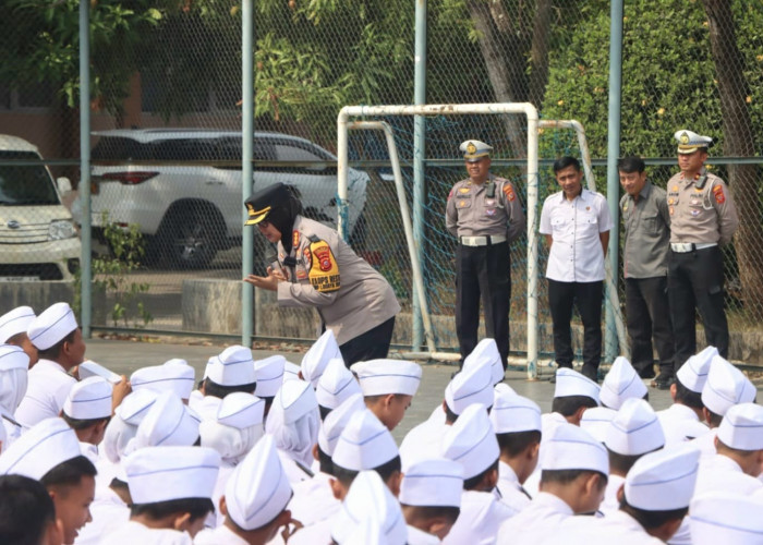 Polresta Cirebon Gelar Police Goes To SMKN 1 Jamblang