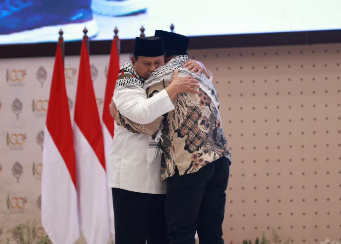Peluk Dubes Palestina, Prabowo Tak Kuasa Tahan Air Mata di Hadapan Ribuan Santri Gontor