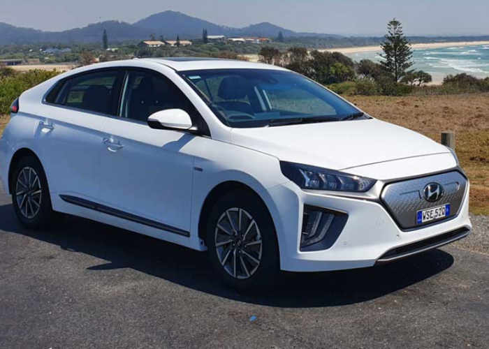 Bukan EV Murahan, IONIQ Electric dan Nissan Leaf Bekas Masih Menawarkan Sensasi Mobil Kelas Premium