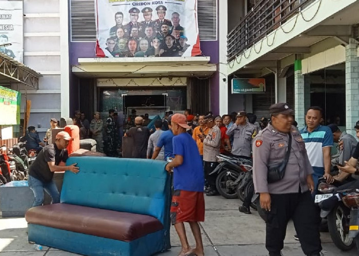Eksekusi Tempat Karaoke di Cirebon Sempat Ricuh, Karyawan Melawan Petugas 