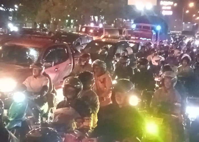 Update Arus Lalulintas di Jalur Pantura Kota Cirebon: Semakin Malam, Terpantau Padat 