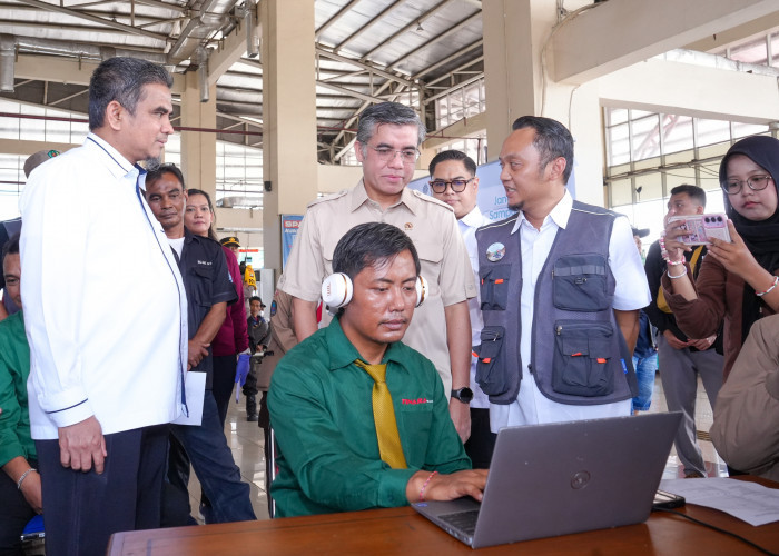 Menaker Yassierli Tinjau Posko K3 Mudik 2026, Pastikan Awak Angkutan Sehat demi Perjalanan Aman