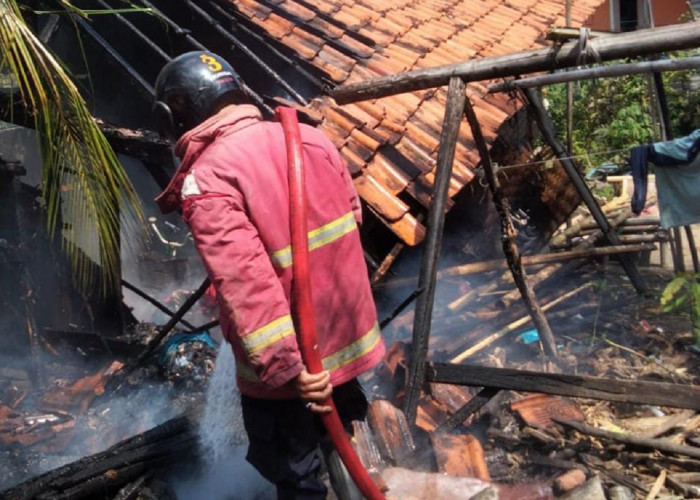 2 Kebakaran di Kabupaten Cirebon di Susukan Lebak dan Pangenan