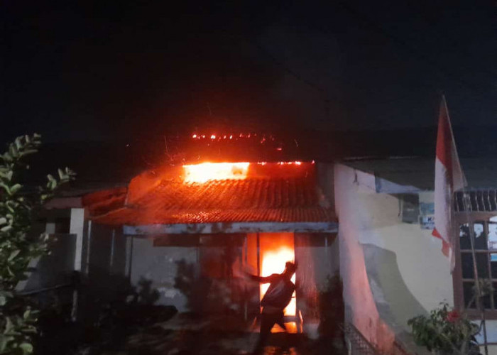 4 Rumah Dinas PT KAI Cirebon Kebakaran, Saksi Terbangun karena Hawa Panas