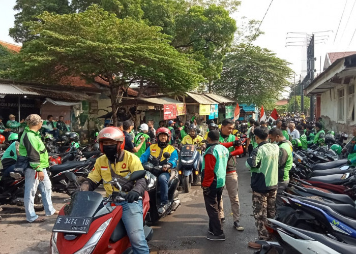 Salam Satu Aspal! Demo Kenaikan BBM di Cirebon Hari Ini, Giliran Komunitas Ojol