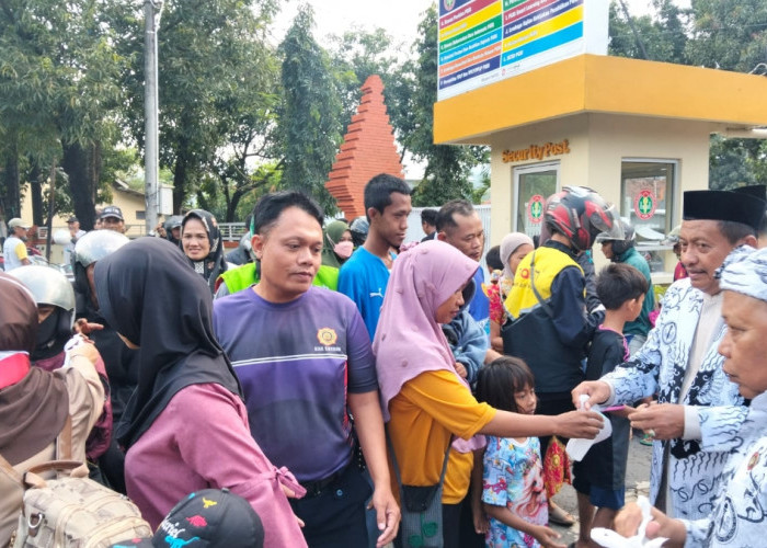 PGRI Kabupaten Cirebon Bagikan 12.032 Takjil Serentak di 40 Kecamatan