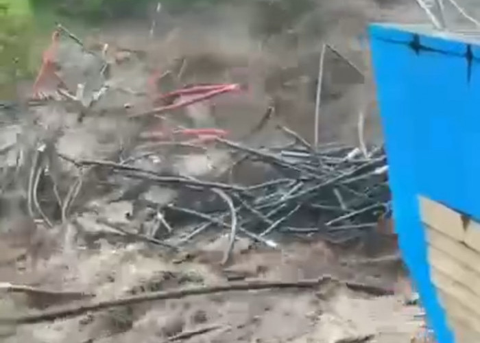 Detik-Detik Banjir Bandang Terjang Guci, Pipa Air Panas Pancuran 13 Hanyut Dibawa Arus!