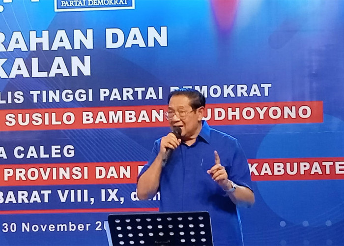SBY ke Cirebon Bertemu Caleg dan Kader Demokrat Lalu Nyanyi Lagu 'Kamu Gak Sendirian' 