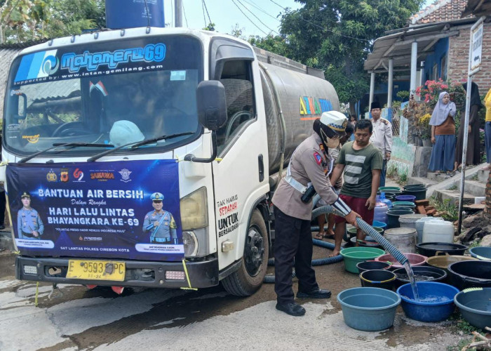 Dampak Kekeringan, Satlantas Polres Ciko Salurkan Bantuan Air Bersih Kepada Warga Argasunya