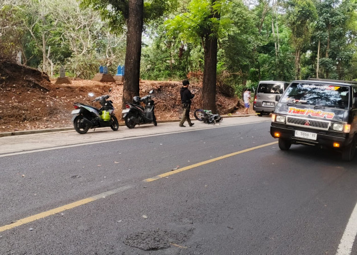 Kecelakaan Motor dan Mobil di Kuningan, Pengendara Terpental Usai Diduga Menyalip di Tikungan