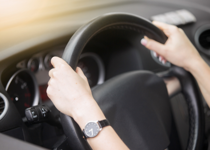 Cara Mengemudi Mobil Listrik untuk Pemula Perempuan, Lebih Mudah, Praktis, dan Anti Grogi di Jalan