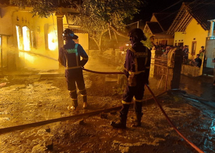 Gudang Plastik di Cipancur Kuningan Terbakar, Segini Total Kerugian yang Ditaksir