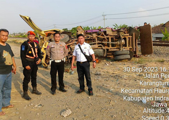 Kereta Tertemper Truk di Haurgeulis, KAI Daop 3 Cirebon Langsung Beri Peringatan Tegas