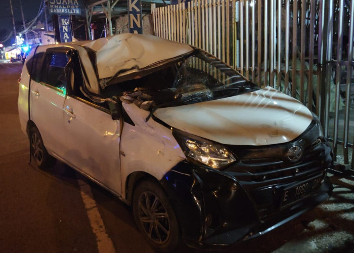 Kecelakaan di Cirebon, Toyota Calya vs Truk Satu Orang Luka-luka