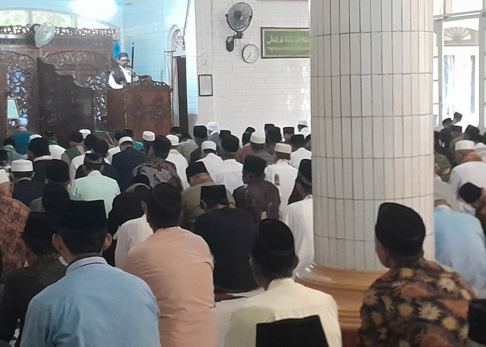 Khotib Shalat Idul Fitri di Masjid Jami Al Hidayah Desa Jengkok Sampaikan Hakikat Idul Fitri