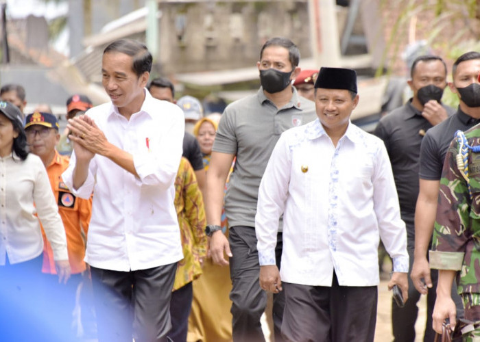 Wagub Jabar Dampingi Presiden Joko Widodo Tinjau Desa Terdampak Bencana Gempa Bumi di Cianjur