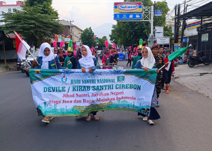 Seribu Lebih Santri Cirebon Ikuti Kirab HSN