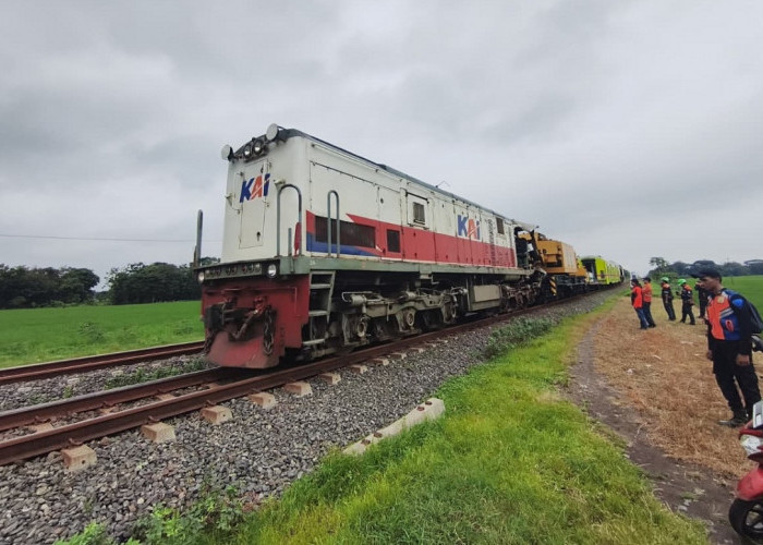 Evakuasi Lokomotif KA Menoreh Selesai, Jalur KA Cirebon-Semarang Sudah Normal