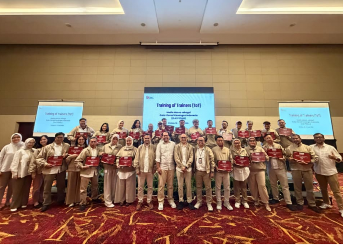 OJK Kukuhkan Duta Literasi Media Massa di Cirebon, Perkuat Edukasi Keuangan dan Lawan Penipuan Digital