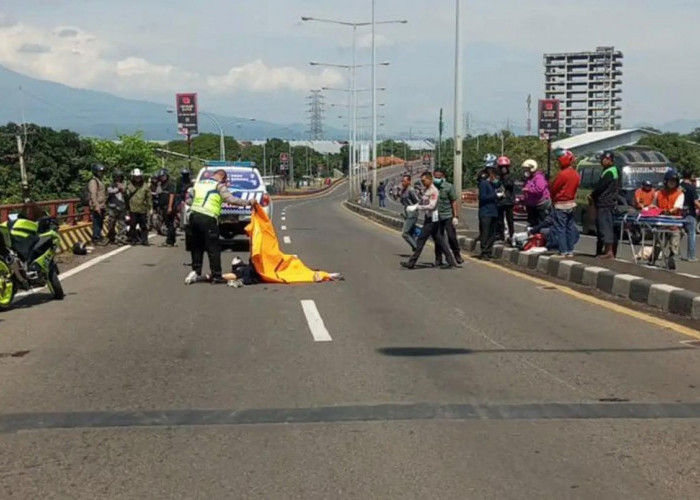 TRAGIS! Ayah dan Anak Tewas dan Satu Putrinya Terluka, Kecelakaan di Flyover Pegambiran Cirebon