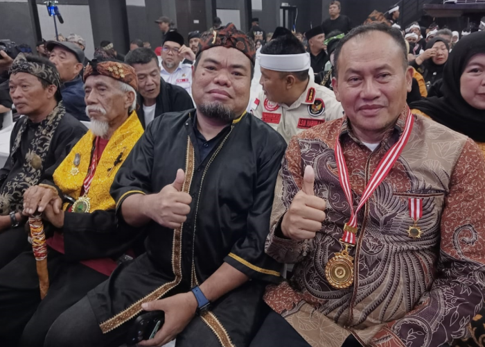 Mulyadi dan Prof Mufti Raih Sunda Sabuana Awards 2026, Ini Kontribusinya bagi Masyarakat