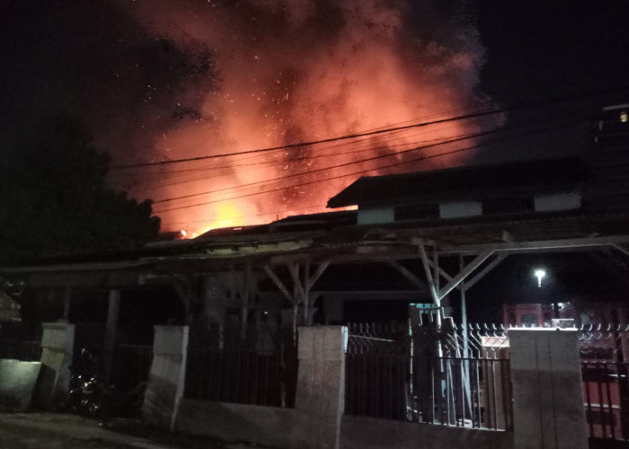 BREAKING NEWS! 3 Unit Rumah Alami Insiden Kebakaran di Kertawinangun Kedawung Cirebon