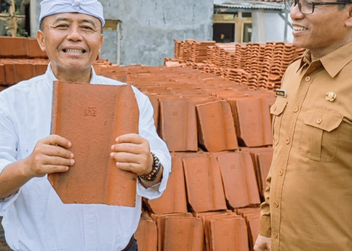 Kunjungi Pengrajin Jatiwangi, Sekda Jabar Pastikan Kesiapan Program Gentengisasi