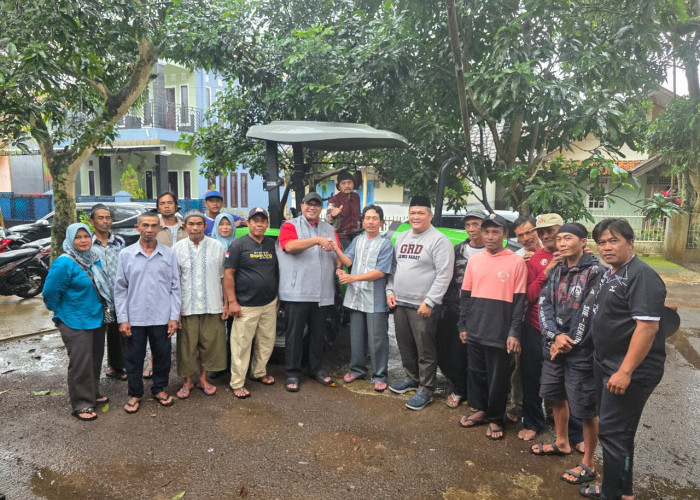 George Edwin Sugiharto Salurkan 5 Traktor Gratis untuk Petani Cirebon, Dukung Swasembada Pangan
