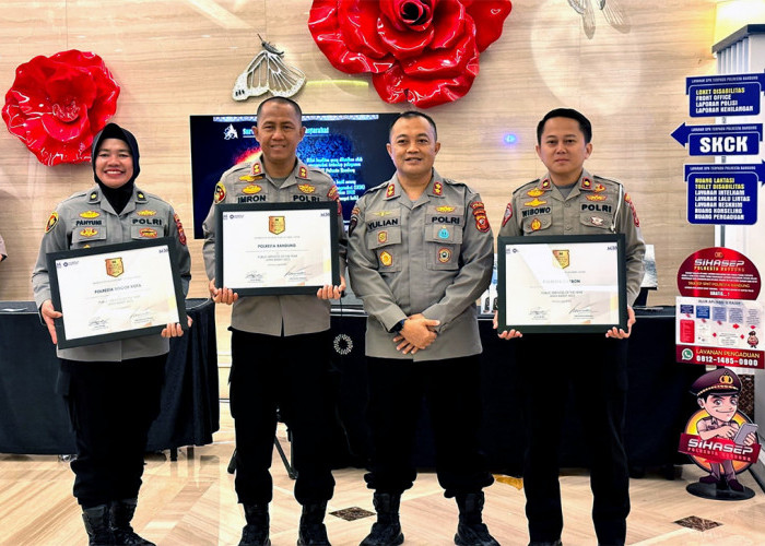Mantap, Polresta Cirebon Raih Penghargaan Public Service of The Year Jabar 2023