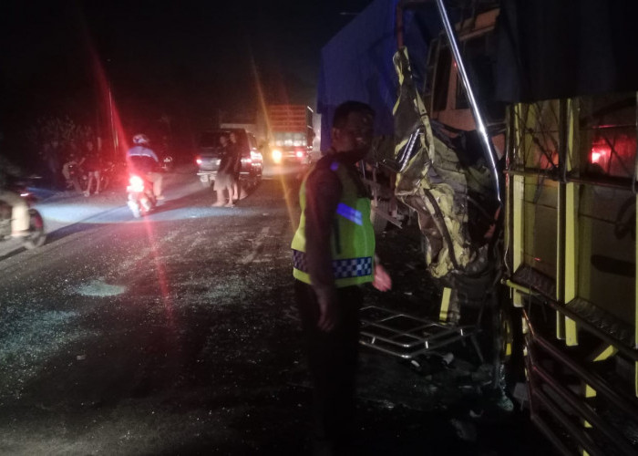 Truk Batu Bara Terlibat Kecelakaan Beruntun, Jalur Losari-Cirebon Macet Panjang