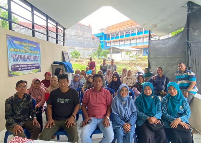 Kelompok Tani Al Muttaqin Cirebon Gandeng UGJ Edukasi Pengendalian Hama dan Tata Cara Tanam