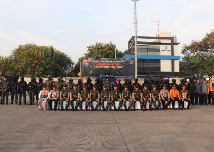Melihat Latihan Koopssus TNI di Pelabuhan Cirebon, Bupati Imron: Jaga Kesatuan NKRI