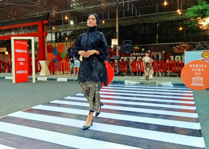 Kebaya Goes to Unesco, Forum Bisnis Cirebon Inisiasi Catwalk Ala Citayam Fashion Week