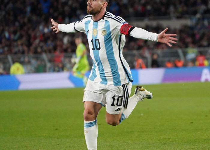Lionel Messi Raih Ballon d'Or Ke-8, Kalahkan Pemain Jauh Lebih Muda