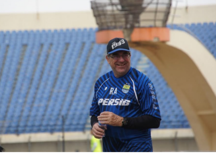 Kronologi Perkara Persib vs Robert Rene Albert hingga Kena Cekal FIFA di Bursa Transfer