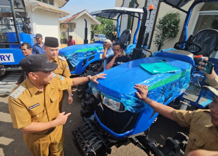 Dorong Produksi Pangan, Bupati Majalengka Serahkan 69 Unit Alsintan ke Petani