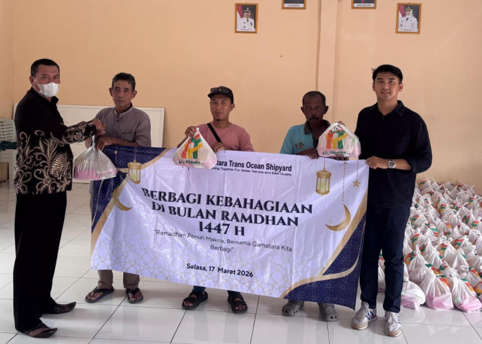 Jelang Lebaran, PT Gamatara Trans Ocean Shipyard Bagikan Ratusan Paket Sembako untuk Warga Pesisir Cirebon
