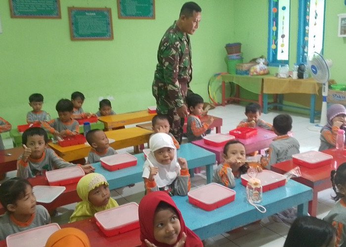 Babinsa dan Bhabinkamtibmas Kelurahan Sunyaragi Bersinergi Monitoring Program MBG