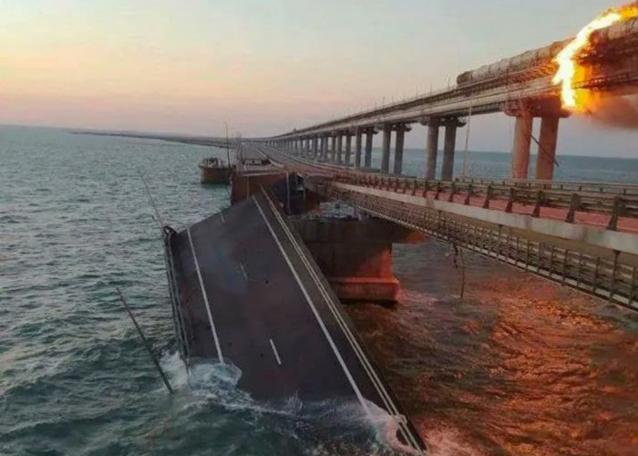 Jembatan di Selat Kerch Terbakar dan Runtuh, Jalur Darat Krimea-Rusia Putus