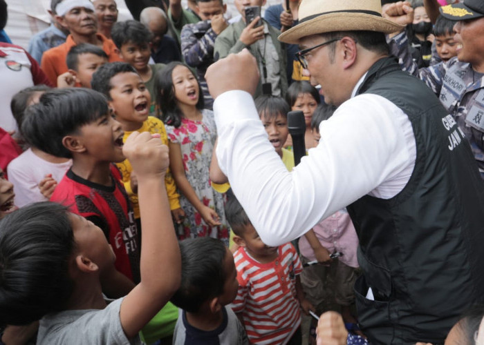 Gubernur Ridwan Kamil Hibur Anak-anak Terdampak Gempa Cianjur