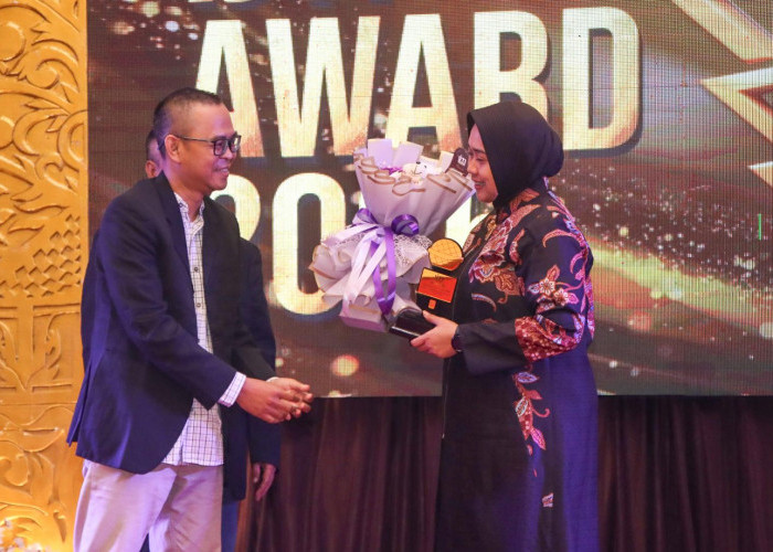 Kapolresta Cirebon Terima Penghargaan IJTI Cirebon Raya Award 2025  