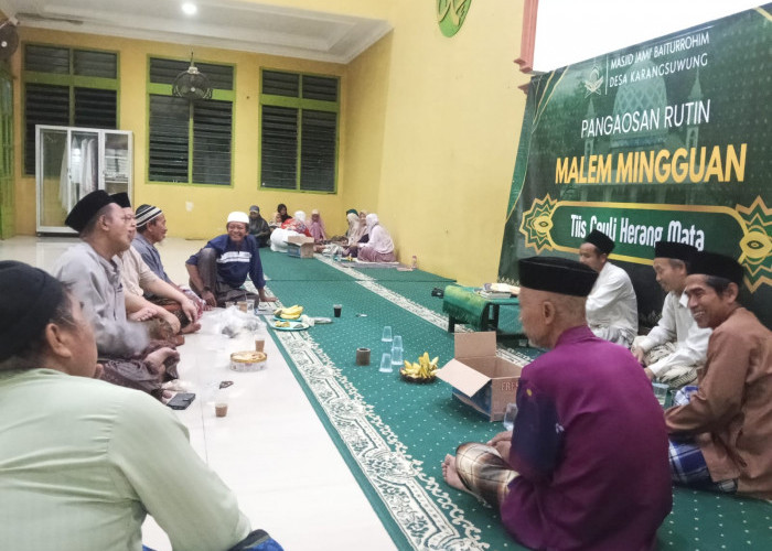 Pengajian Malam Minggu di Karangsuwung Cirebon Ramai Jamaah, Pemuda Ikut Antusias