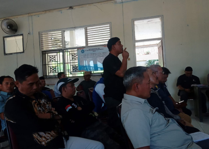 Audiensi Panas di Karangsembung, Warga Minta Bukti Nyata Perbaikan Jalan dan Sampah