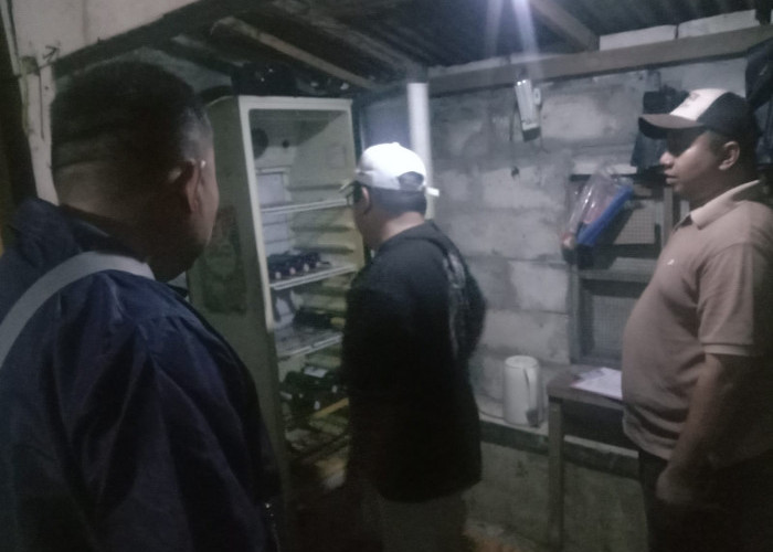 Polisi Gerebek Penjual Miras di Kapetakan Cirebon, Sejumlah Botol Disita