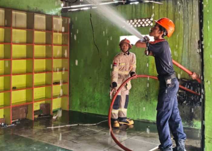 Tragedi di Warung Madura Sukra: Kompor Gas Menyulut Kebakaran Saat Penakaran BBM!