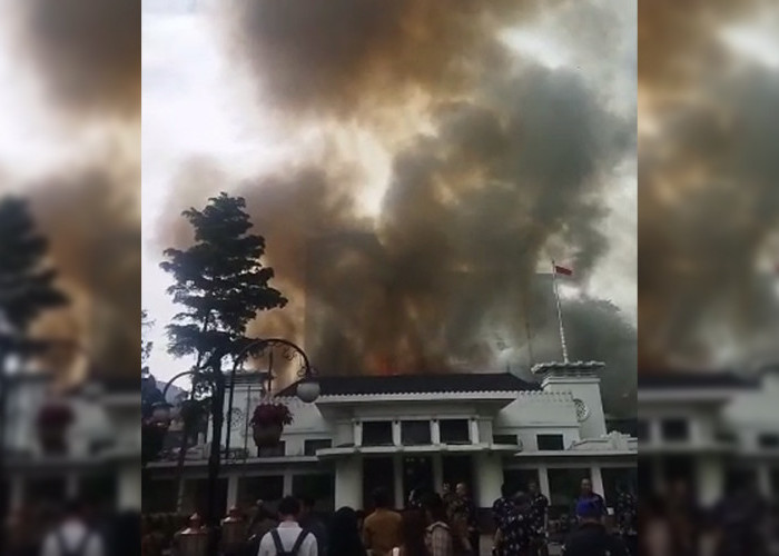 BREAKING NEWS: Balai Kota Bandung Kebakaran, Asap Membumbung Tinggi
